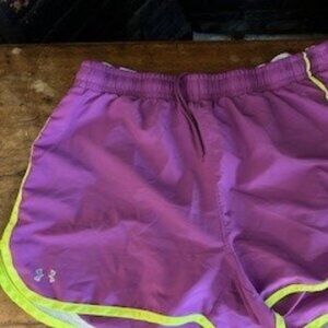 Under Armor Heathgear Women Shorts LG